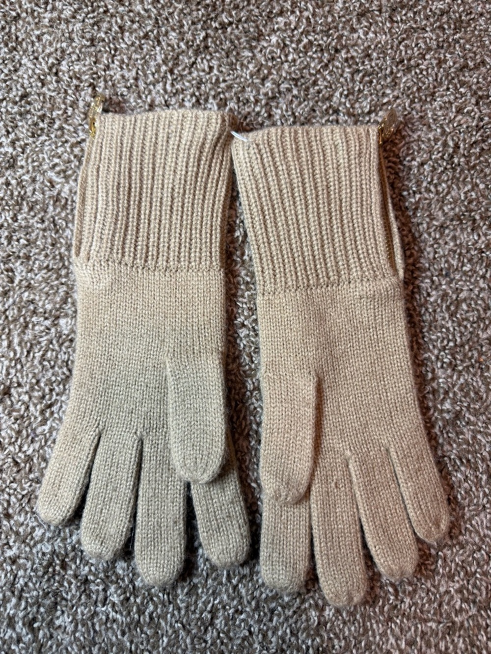 NWOT Michael Kors Women’s Classic Knit Long Cuff Gloves in Beige